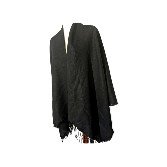 Pretty pattern Ponchos/shawls/blanket - Picture 8 of 10